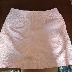 Vineyard Vines pink/white seersucker golf skirt with shorts underneath. Size 12.